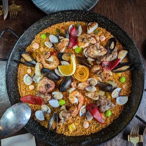 Paella de mariscos – spanische Spezialität im Restaurant Con Gusto in Unkel